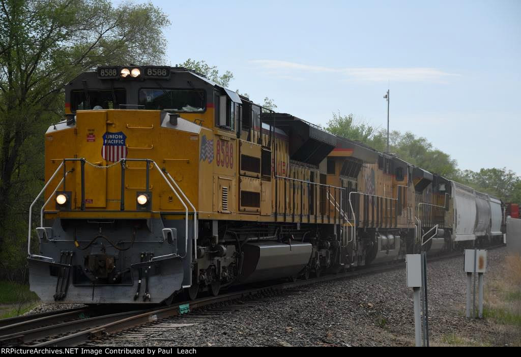 Manifest rolls north through the junction